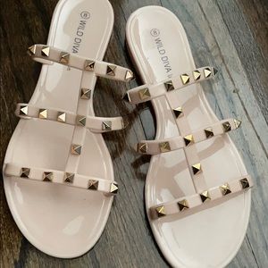 Wild diva jelly with stud sandal